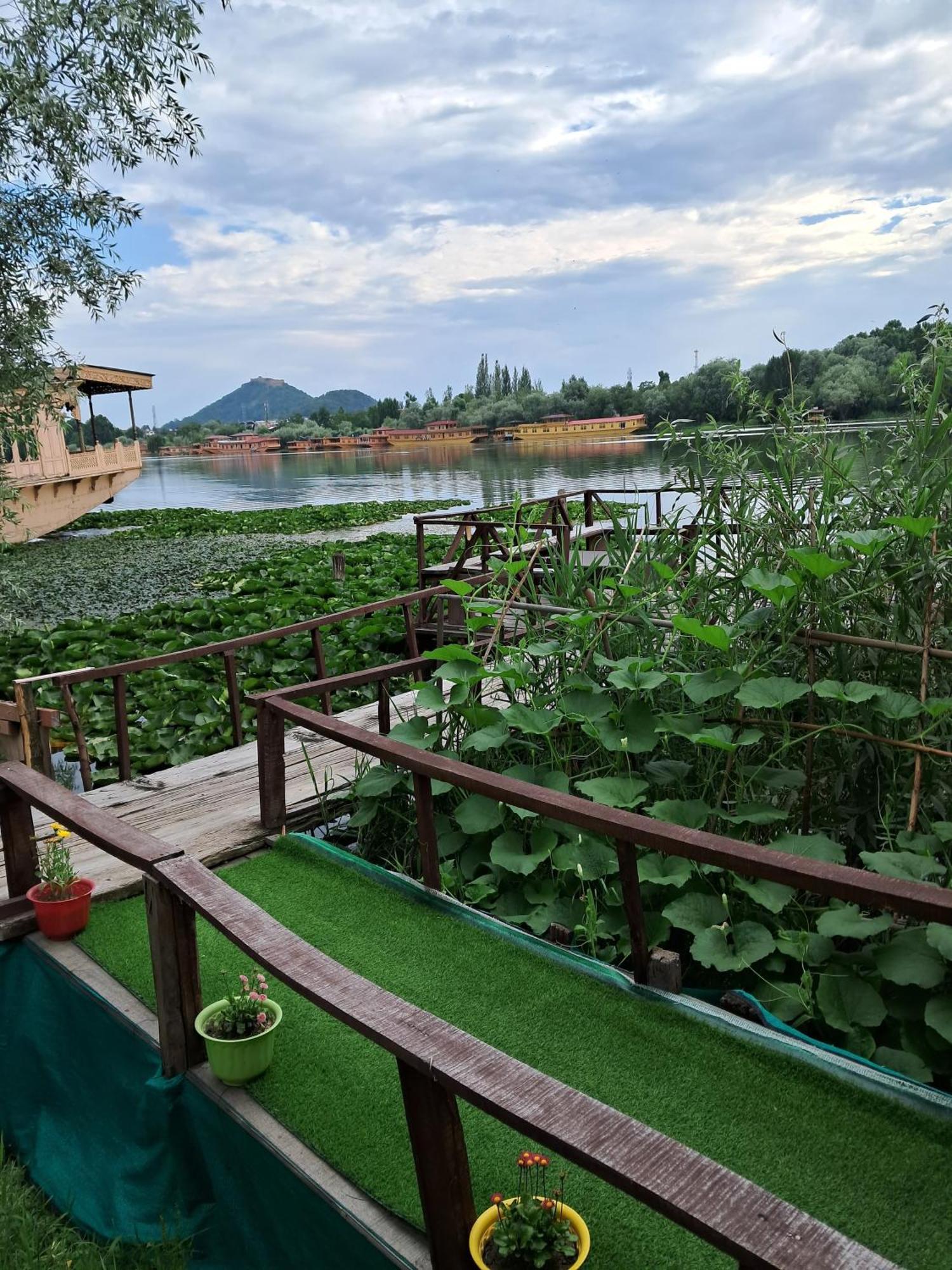 Lakeside Homestay Srinagar Exterior foto